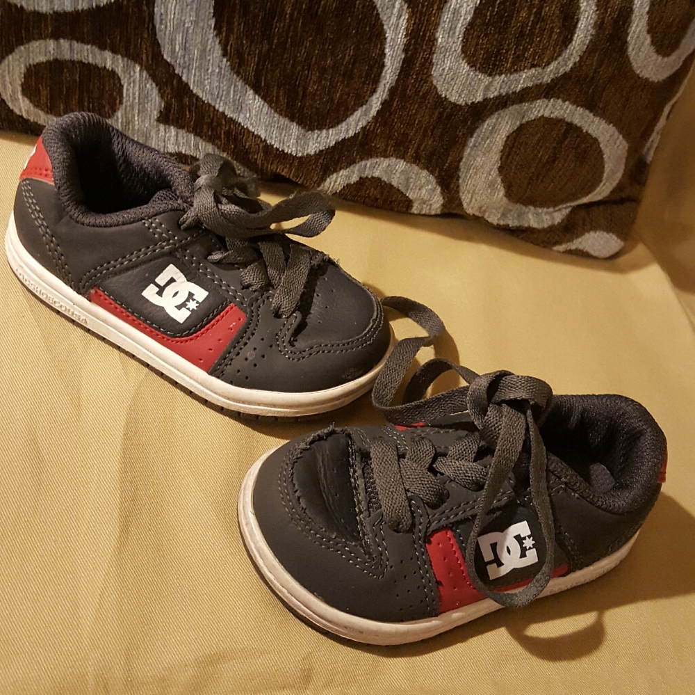 Dc shoes, gray red, baby shoes, size 5